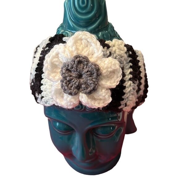 NWT blk&wht hand crocheted ear warmer headband w/wht&grey flower warm stylish - Picture 1 of 9